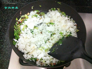 生菜冬菇粒鸡蛋炒饭的做法步骤：7