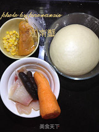 鱼肉海参披萨的做法步骤：1