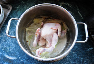菌菇炖笨鸡的做法步骤:6