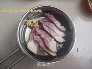 腊肉炖猪手的做法步骤:2