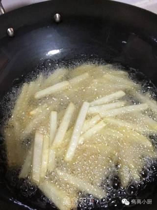 送给有土豆情节的你---干煸土豆条的做法步骤：4