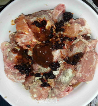 老干妈排骨的做法步骤:2