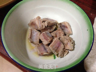 虾仁排骨海参汤的做法步骤:2