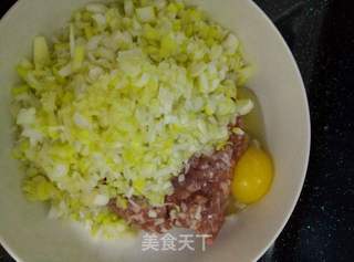 猪肉大葱馅馄饨的做法步骤:2