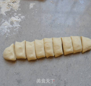 青菜鸭蛋包子的做法步骤:10