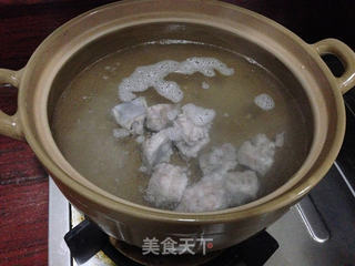 虾仁排骨海参汤的做法步骤:3
