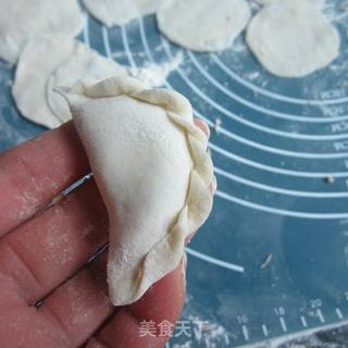 莴笋瘦肉煎饺的做法步骤:12