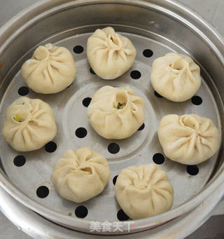 青菜鸭蛋包子的做法步骤:13