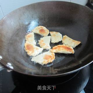 莴笋瘦肉煎饺的做法步骤:16