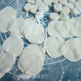 莴笋瘦肉煎饺的做法步骤:10