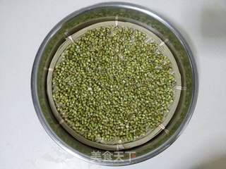 春意盎然~~自发绿豆芽的做法步骤:2