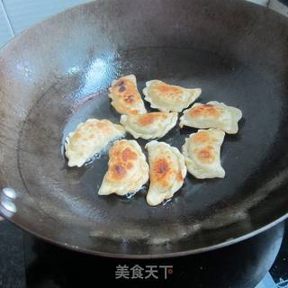 莴笋瘦肉煎饺的做法步骤：17