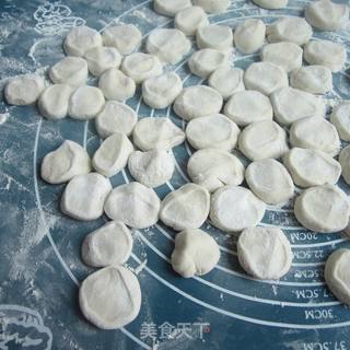 莴笋瘦肉煎饺的做法步骤:9