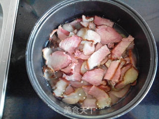 平菇炒腊肉的做法步骤:4