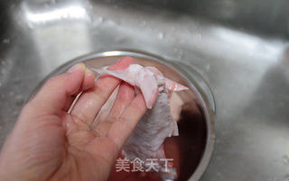 软糯抗衰的经典大菜:【红烧牛筋】(附卷卷葱丝的做法)的做法步骤:3
