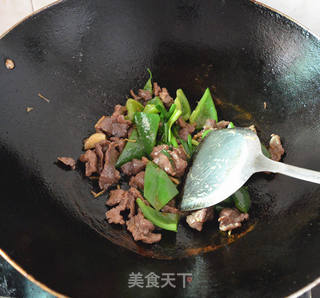 牛肉炒灯笼椒的做法步骤:7