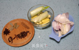 软糯抗衰的经典大菜:【红烧牛筋】(附卷卷葱丝的做法)的做法步骤:8