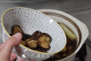 软糯抗衰的经典大菜:【红烧牛筋】(附卷卷葱丝的做法)的做法步骤:16