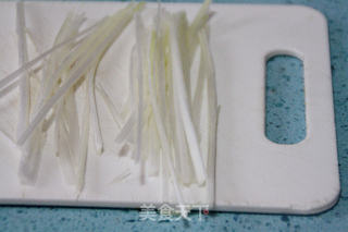 软糯抗衰的经典大菜:【红烧牛筋】(附卷卷葱丝的做法)的做法步骤:22