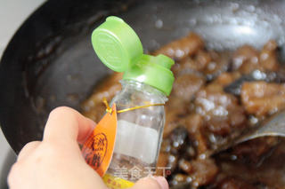 软糯抗衰的经典大菜:【红烧牛筋】(附卷卷葱丝的做法)的做法步骤:20