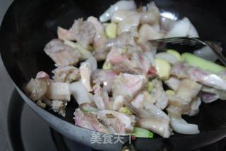 软糯抗衰的经典大菜:【红烧牛筋】(附卷卷葱丝的做法)的做法步骤:11