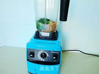 简单、美味的营养早餐——小麦菠菜饼的做法步骤:4