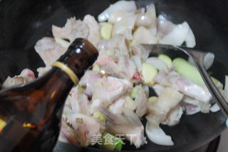 软糯抗衰的经典大菜:【红烧牛筋】(附卷卷葱丝的做法)的做法步骤:12