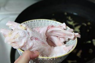 软糯抗衰的经典大菜:【红烧牛筋】(附卷卷葱丝的做法)的做法步骤:4