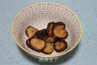 软糯抗衰的经典大菜:【红烧牛筋】(附卷卷葱丝的做法)的做法步骤:15