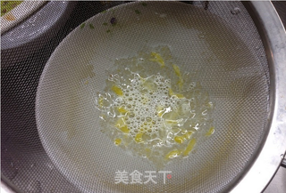 焦糖草莓炖蛋的做法步骤:2