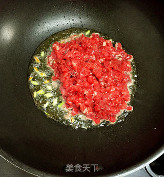 杏鲍菇丁炒牛肉丁的做法步骤:5
