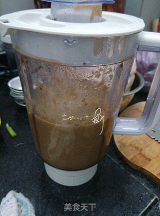 蜜汁黑胡椒烤全鸡的做法步骤:2