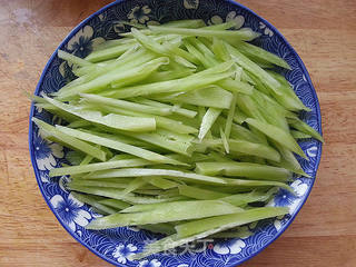 快手菜——凉拌莴苣丝的做法步骤:2