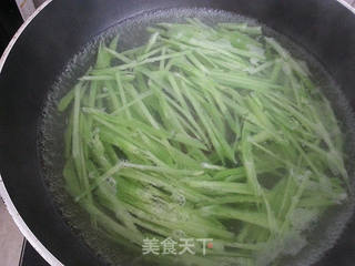 快手菜——凉拌莴苣丝的做法步骤:4