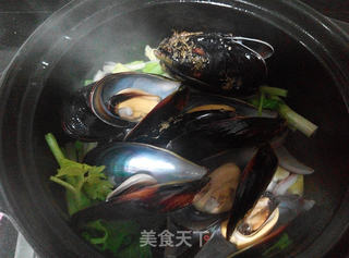白酒煮青口的做法步骤:6