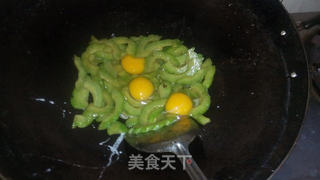 家常的滋味(五)——苦瓜煎鸡蛋的做法步骤:5