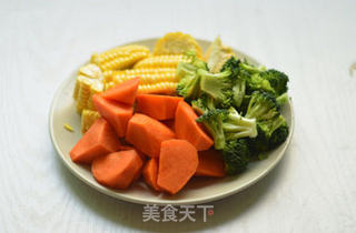 玉米烧大骨的做法步骤:2