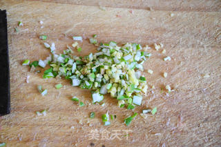 香菇猪肉馄饨的做法步骤:2