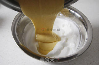 花纹戚风蛋糕卷的做法步骤:9