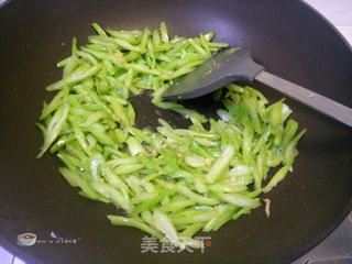 芹菜熏干炒肉的做法步骤:9