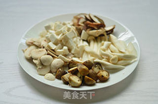 孜然菌菇煲的做法步骤:2