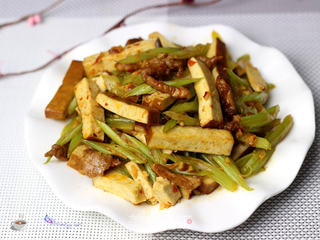 芹菜熏干炒肉的做法步骤:12