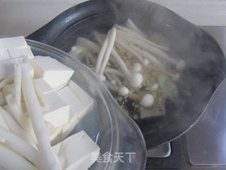 鱼糕豆腐锅的做法步骤:4