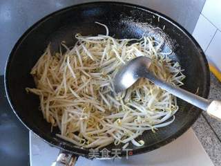 炒绿豆芽的做法步骤:2