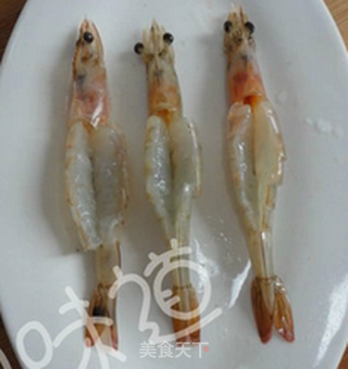 蒜蓉芝士烤虾的做法步骤:2