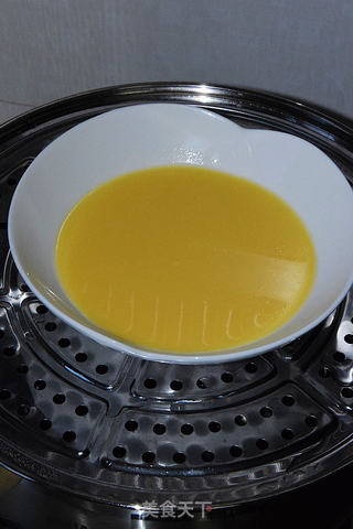 【鱼茸虾仁蒸蛋】---春节餐桌上最受孩子欢迎的菜的做法步骤:5