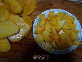 香蕉芒果冰淇淋的做法步骤:2
