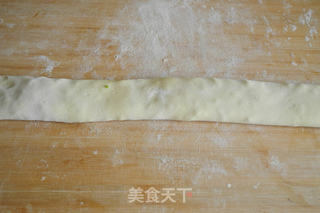 玉米面葱香花卷的做法步骤:8