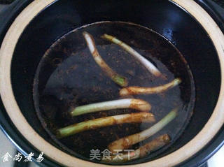 砂锅滋味鸡脚的做法步骤:4