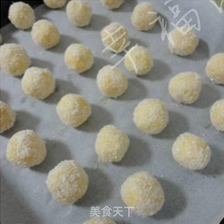 黄金椰丝球的做法步骤:7